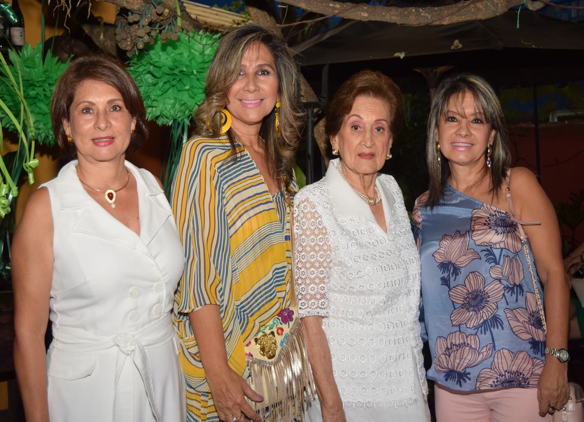 Elvira Gómez, Olga Lucia Gómez, Ninon de Gómez y Patricia Gómez.